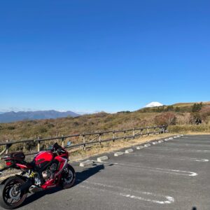 芦ノ湖スカイラインレストハウスフジビューにて富士山を望むwith CBR650R