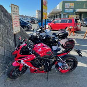 沼津魚市場の駐輪場にてwith CBR650R