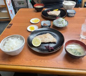 城ヶ島の「磯料理カネあ」さんのカマトロと釜揚げしらす