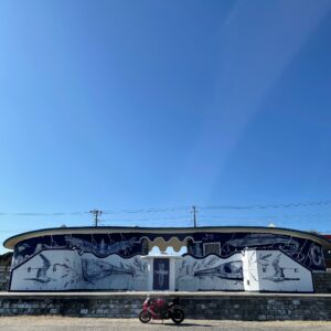 阿字ヶ浦海岸のアートなトイレにてwith CBR650R