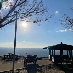 鹿野山九十九谷展望公園にてwith CBR650R③