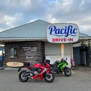 鎌倉・七里ガ浜「PACIFIC DRIVE-IN」にてNinja650とCBR650R