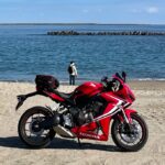 阿字ヶ浦海岸の砂浜にてwith CBR650R