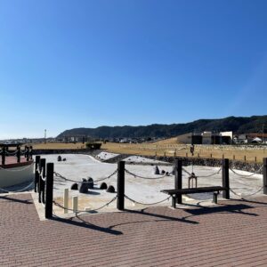 「道の駅ちくら」駅内の広場風景