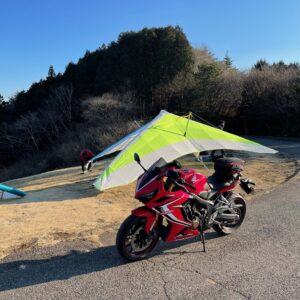 ハンググライダー離陸場のハンググライダーたちwith CBR650R②