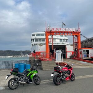 東京湾フェリー久里浜港にてNinja650とCBR650R