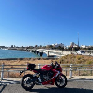 浜の宮ロードパークから海上ロードR6の眺めwith CBR650R