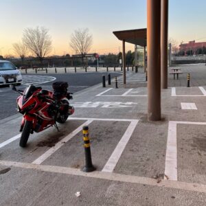 常磐道・守谷SAの駐輪場にてwith CBR650R