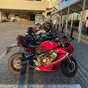 海ほたるの駐輪場にてwith CBR650R