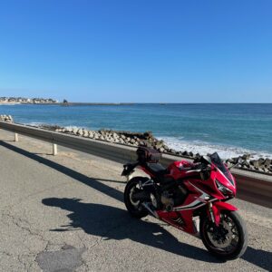 R245よりさらに海際を走るCBR650R