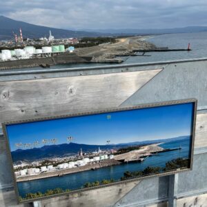 ドラゴンタワーの東方面の山々を望む