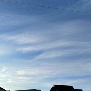 微妙な天候の埼玉自宅付近の朝空