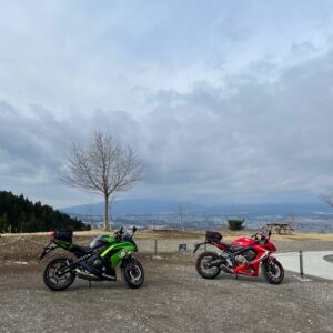 富士見金太郎ラインの誓いの丘公園にてwith CBR650R&ninja650