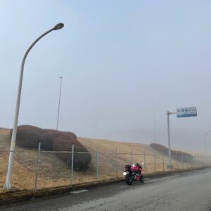 霧の立ち込める長柄ダムにてwith CBR650R