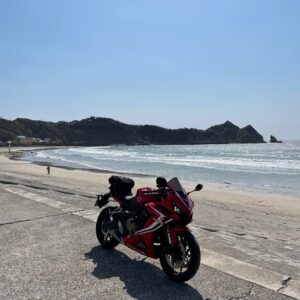 鵜原海水浴場の眺めwith CBR650R