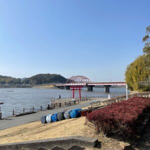 午後の高滝湖の風景