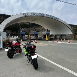 伊豆スカイライン熱海峠料金所にてwith CBR650R&ninja650