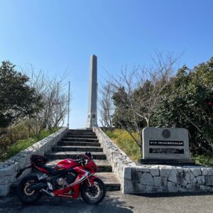 御宿の海を一望できるメキシコ記念塔見晴台にてwith CBR650R
