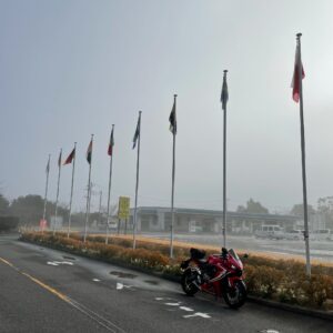 長柄ダムに隣接するロングウッドステーションにてwith CBR650R