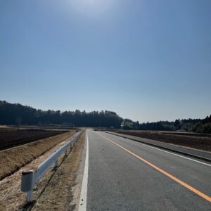 いすみポッポの丘に向かう爽快2車線のロード風景