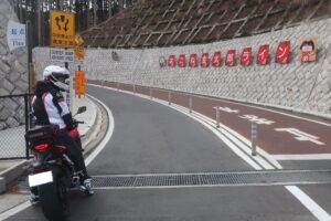 はこね金太郎ラインの入口にてwith CBR650R