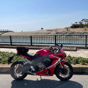 御宿の海岸沿いを走る月の沙漠通りの月の沙漠記念像with CBR650R
