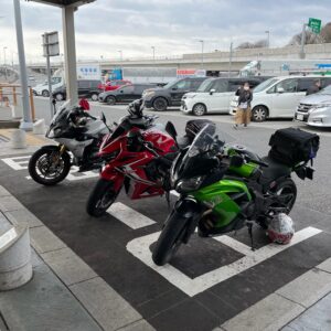 圏央道・厚木PAの駐輪場にてwith CBR650R&ninja650