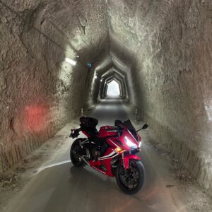 柿木台第一トンネルをくぐるCBR650R