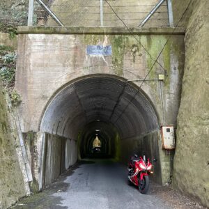素掘り二層式トンネル(向山・共栄トンネル)の異次元空間にてwith CBR650R③