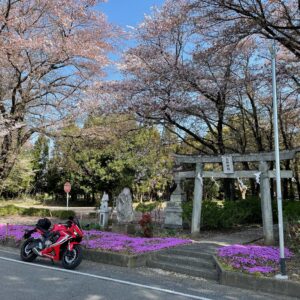 長柄神社の春らしい風景にてwith CBR650R