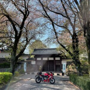 館林城・土橋門跡にてwith CBR650R