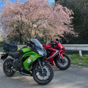 福島・さくら湖エリアで出会った綺麗な白と紅にてwith CBR650R&ninja650②