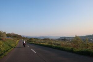 菜の花が続くたかやしろ・見晴らし街道にてwith CBR650R