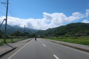 酷道R152の爽快2車線ロード風景を走るCBR650R②