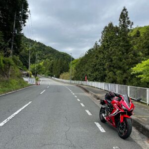 定峰峠からr11を下る途中のロード風景にてwith CBR650R