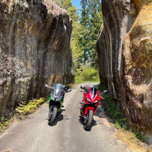 築北村の大切通しにて千曲市のGSにてwith CBR650R&ninja650