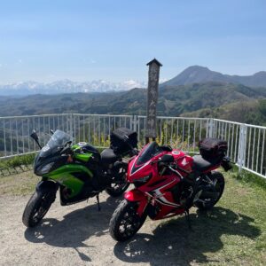 北アルプスの雄大な眺めを拝める大望峠展望台にてwith CBR650R&ninja650