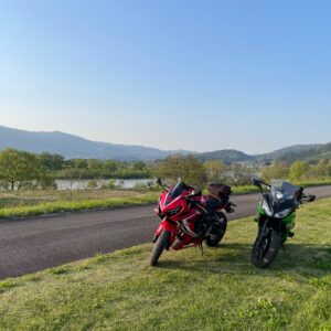千曲川沿いの土手にてwith CBR650R&ninja650③