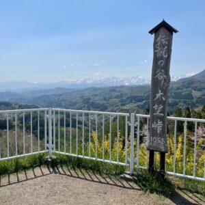 北アルプスの雄大な眺めを拝める大望峠展望台にて