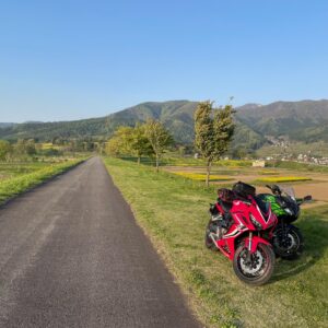 千曲川沿いの土手にてwith CBR650R&ninja650