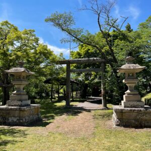 龍岡城五稜郭内の神社の灯篭