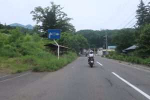 緑あふれるR118を西へ走る