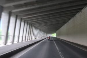 R289沿いのスノーシェッドを走る②