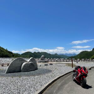 白亜のロックフィルダム・南相木ダムにてwith CBR650R②