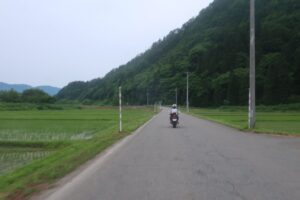 R289と並走する超のどかなr360を走る