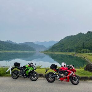 只見ダム上から只見湖越しに田子倉ダム方面を望むwith CBR650R & ninja650