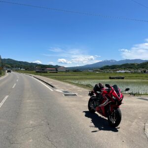 長野県佐久市r2で八ヶ岳を眺めるwith CBR650R