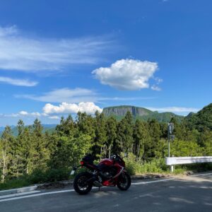 r44から眺めた荒船山の風景with CBR650R②
