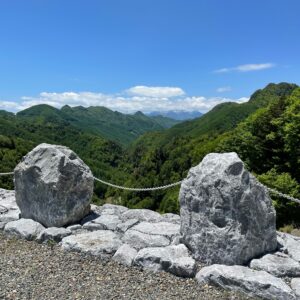 白亜のロックフィルダム・南相木ダムにて八ヶ岳を眺める②