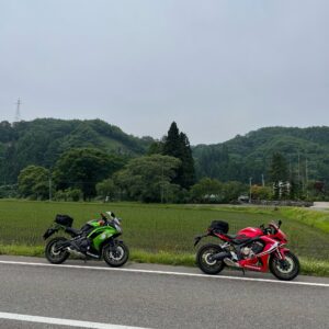 羽鳥湖に向かう2車線快走路r37にてwith CBR650R&ninja650